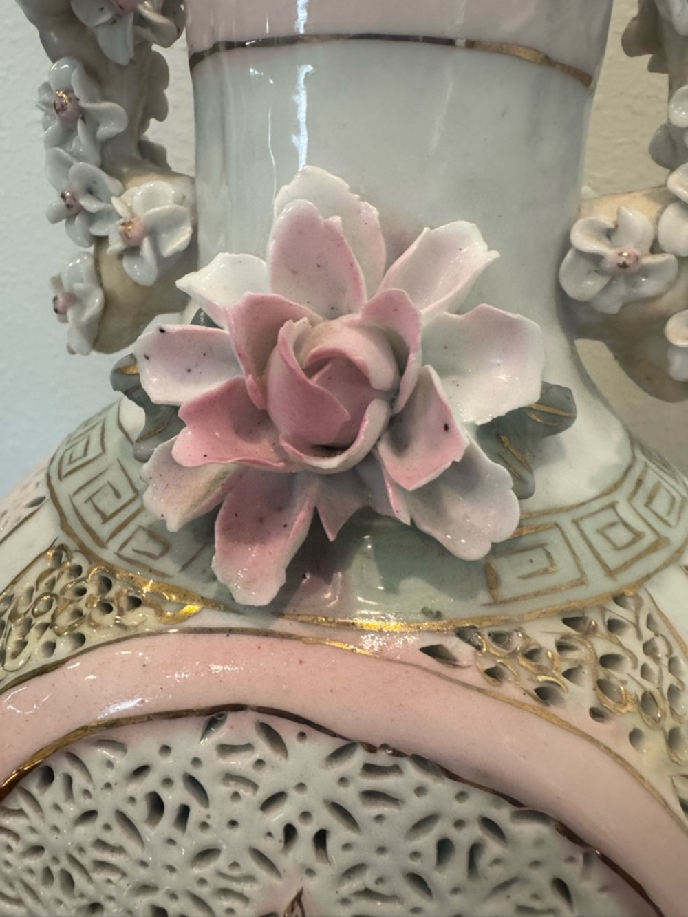 Beautiful vintage Chinese reticulated vase with birds, butterflies and flowers - Picture 16 of 16